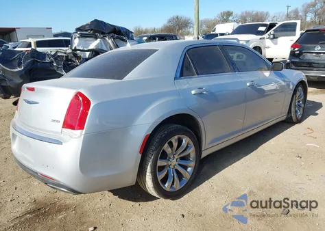 2019 Chrysler 300 Touring z USA, uszkodzony, nr VIN 2C3CCAAG3KH654483
